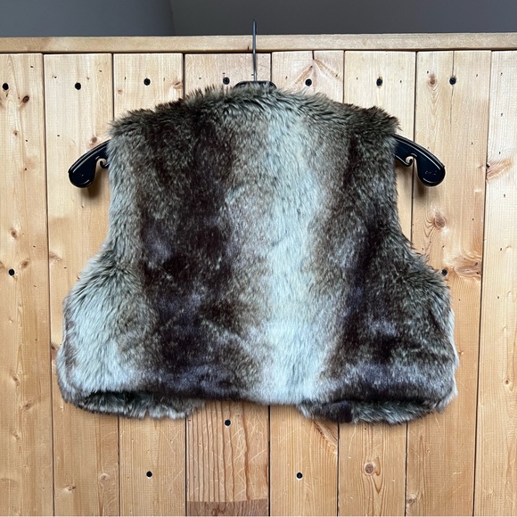 Urban Behaviour cropped faux fur vest - Picture 2 of 4